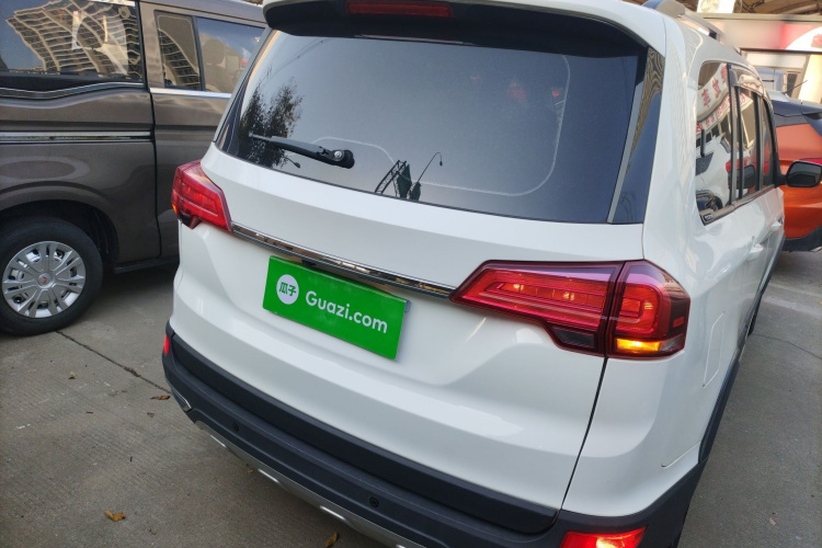 SWM斯威汽车 SWM斯威X3 2021款 1.5L 手动舒适型 7座车身外观6