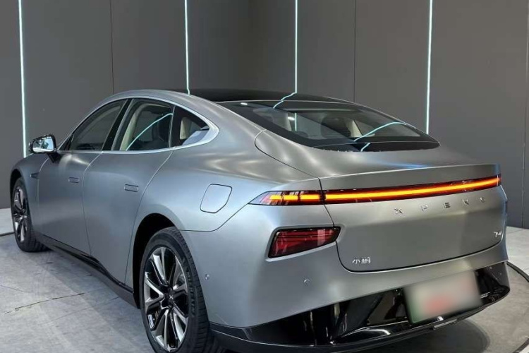 小鹏P7 2020款 670E车身外观6008