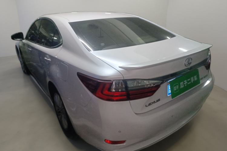 雷克萨斯ES 2015款 200 精英版车身外观5