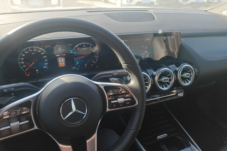 奔驰GLA 2020款 GLA 200中控内饰12