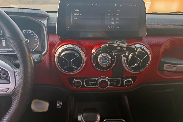 北京越野 北京BJ40 2018款 PLUS 2.3T 自动四驱旗舰版 国V局部细节16