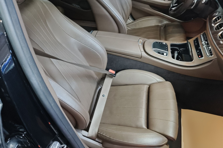 奔驰E级 2021款 E 260 L局部细节41