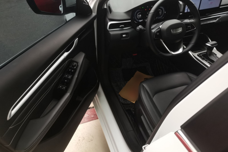 吉利汽车 帝豪 2025款 第4代 1.5L CVT尊贵型中控内饰20