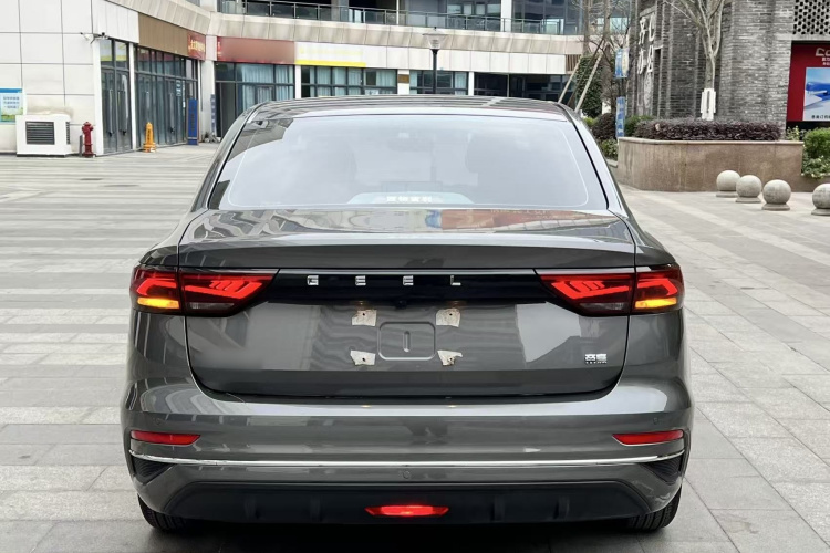 吉利汽车 帝豪 2023款 第4代冠军版 1.5L CVT豪华型车身外观6