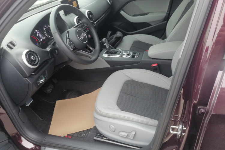 奥迪A3 2017款 Limousine 35 TFSI 时尚型中控内饰19