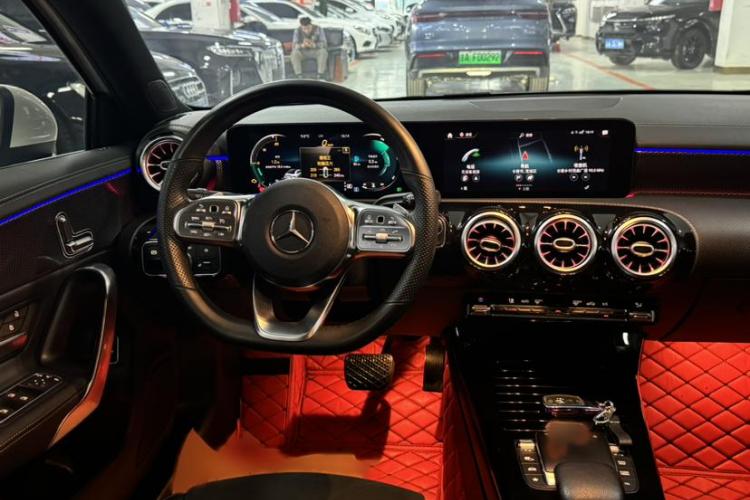 奔驰A级 2021款 A 200 L 运动轿车时尚型中控内饰7001