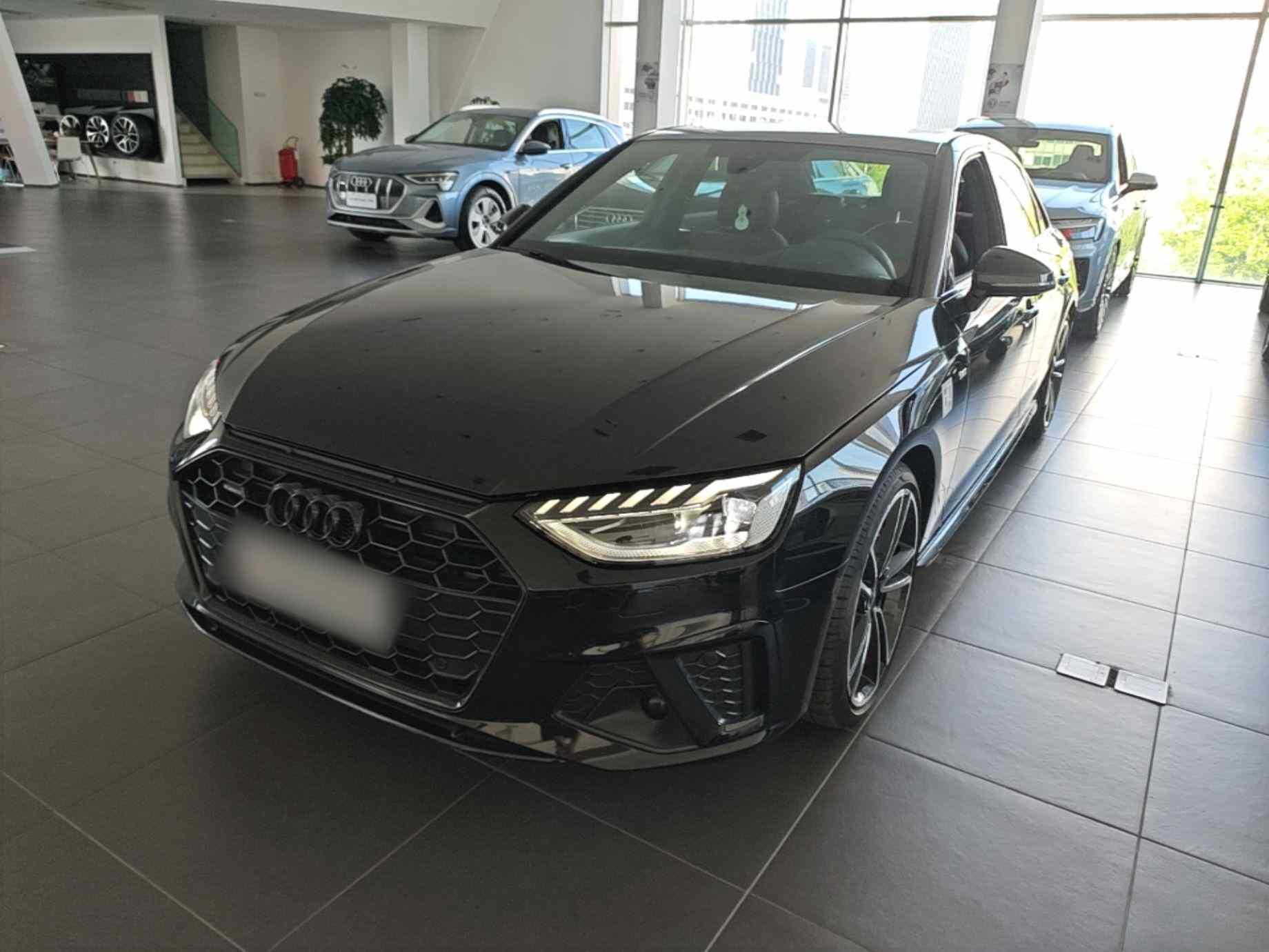奥迪A4L 2023款 45 TFSI quattro 臻选动感型(2)