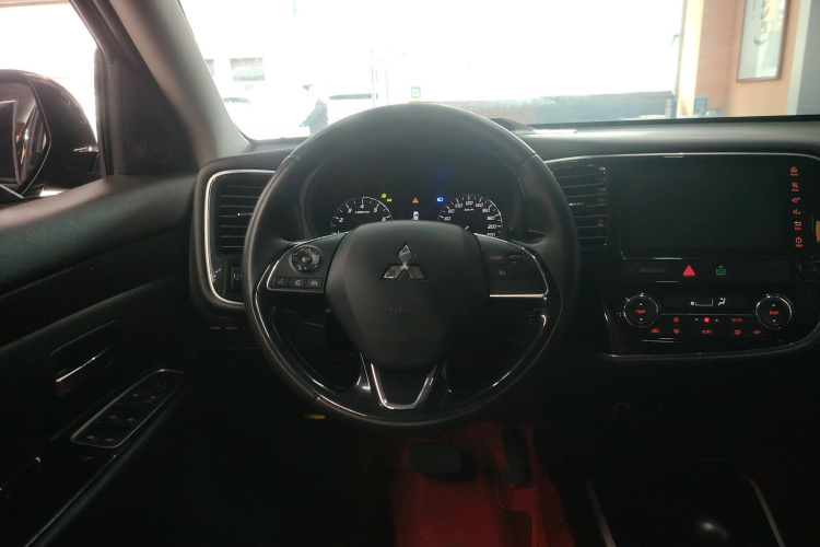 三菱 欧蓝德 2019款 2.0L 两驱畅享版 5座 国VI中控内饰13