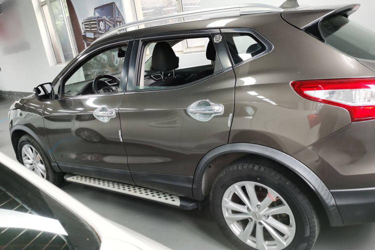 日产 逍客 2016款 2.0L CVT精英版车身外观4