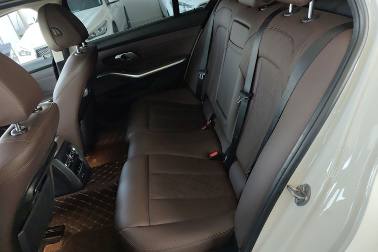 宝马3系 2022款 320Li M运动套装中控内饰7004