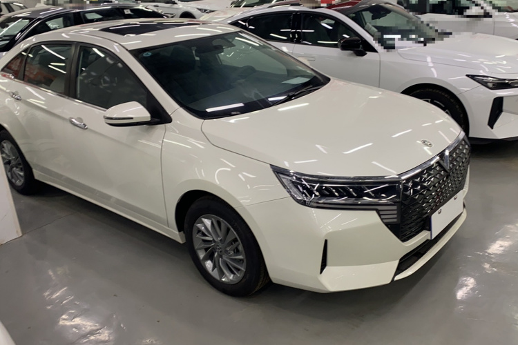 启辰D60 2023款 PLUS 1.6L XL CVT悦领版车身外观6002