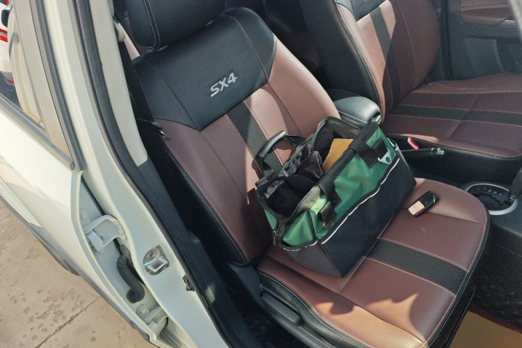 铃木 天语 SX4 2013款 酷锐 1.6L 自动20周年3G智能版局部细节41