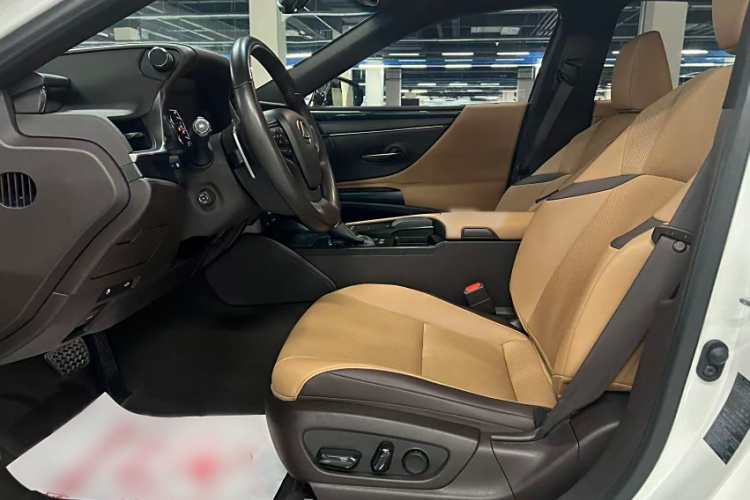 雷克萨斯ES 2020款 300h 卓越版车身外观6009