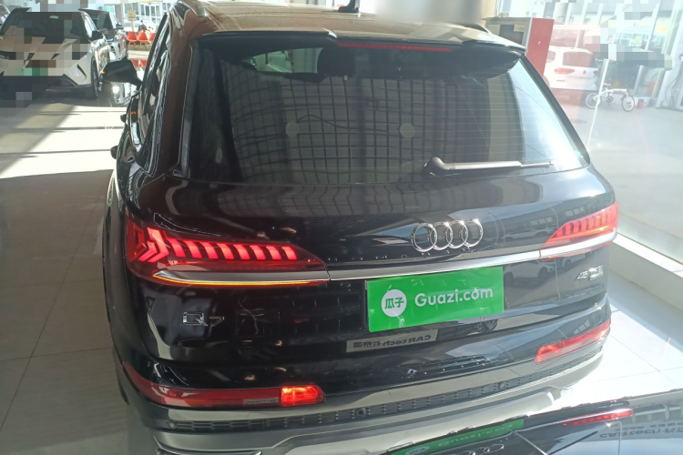 奥迪Q7 2023款 45 TFSI quattro S line运动型车身外观6004