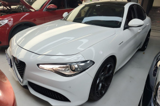 阿尔法·罗密欧 Giulia朱丽叶 2017款 2.0T 280HP 豪华运动版