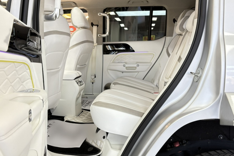 超境汽车 共创坦克300 2021款 2.0T 赛博坦克中控内饰7004