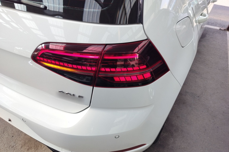 大众 高尔夫 2018款 280TSI 自动R-Line型车身外观9