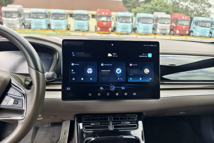 比亚迪 汉 2023款 EV 冠军版 605KM前驱尊贵型中控内饰7005