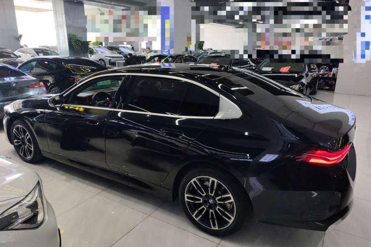 宝马5系 2024款 525Li M运动套装车身外观4