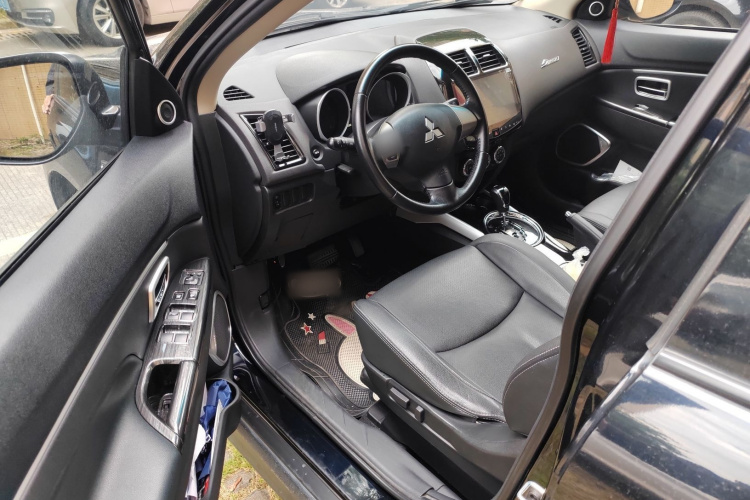 三菱 劲炫ASX 2018款 2.0L CVT两驱尊享版中控内饰7003