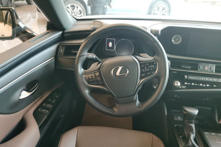 雷克萨斯ES 2021款 200 卓越版局部细节13