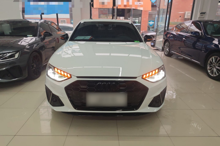 奥迪A4L 2023款 45 TFSI quattro 臻选动感型车身外观2