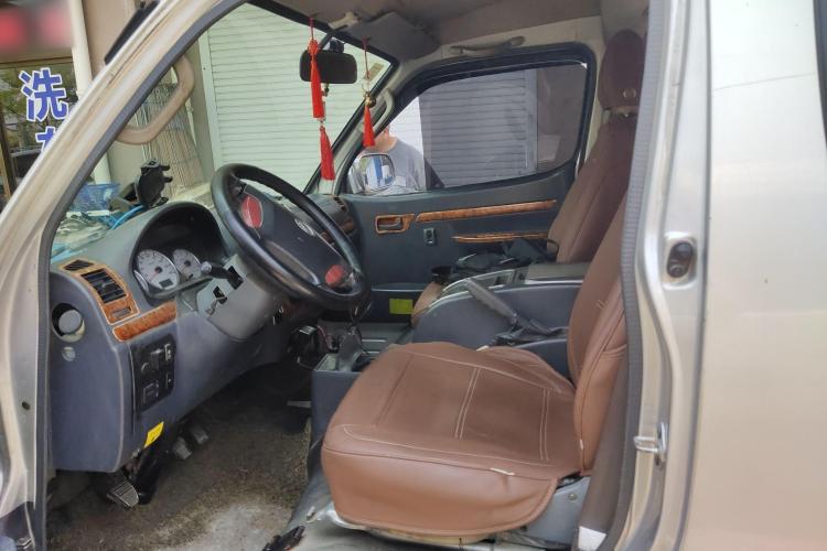 金龙 金威 2014款 2.5T玉柴创享型YC4FB90-P40C中控内饰19