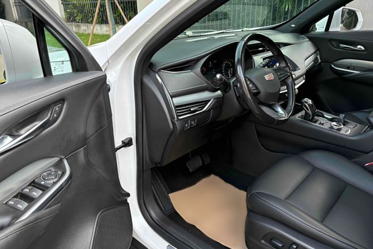 凯迪拉克XT4 2018款 28T 两驱领先型中控内饰7002