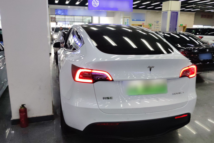 特斯拉 Model Y 2022款 改款 后轮驱动版车身外观4