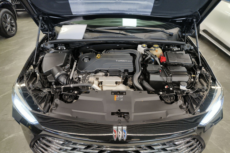 别克 君威 2024款 25T 超享版机舱底盘24