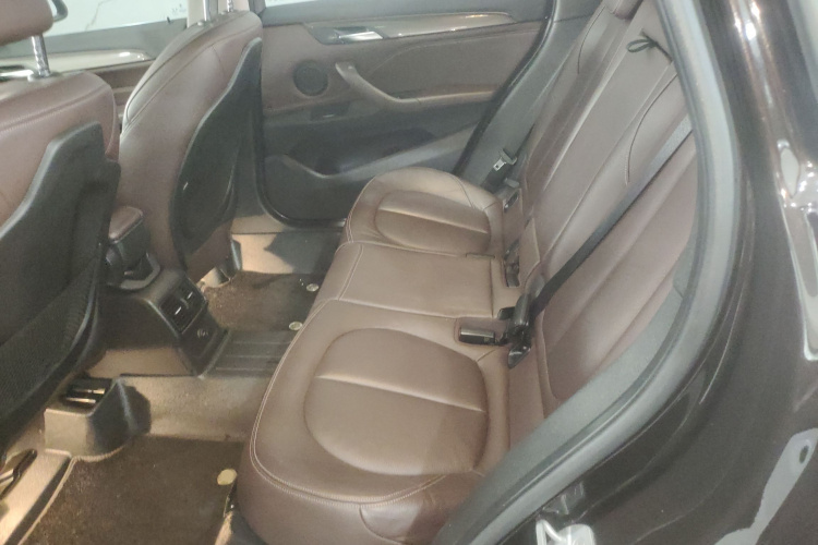 宝马X1 2018款 xDrive20Li 尊享型中控内饰7004