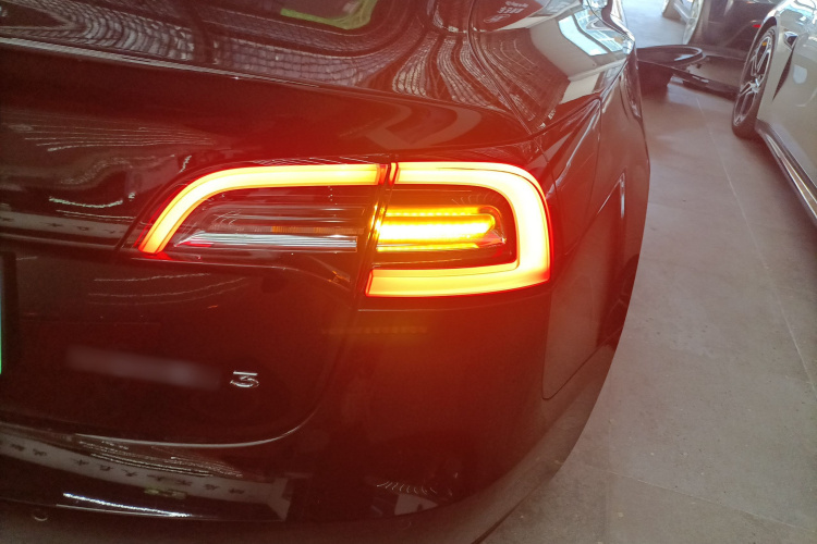 特斯拉 Model 3 2022款 后轮驱动版车身外观9