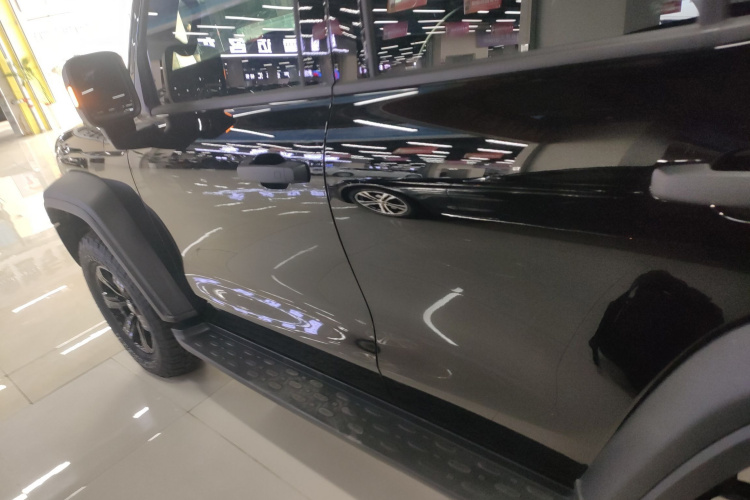 坦克300 2024款 2.0T 征服者车身外观4