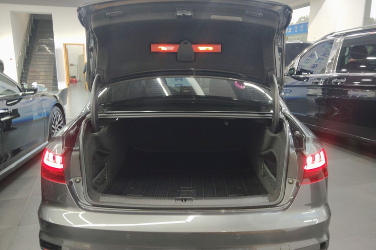 奥迪A4L 2020款 40 TFSI 时尚动感型局部细节23