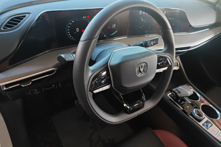 长安 逸动 2023款 畅享版 PLUS 蓝鲸NE 1.4T GDI DCT尊贵版中控内饰12