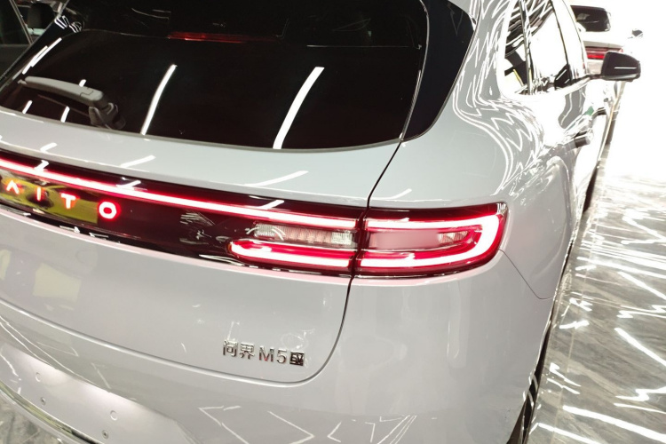 鸿蒙智行 问界M5 2025款 纯电  Ultra 后驱版车身外观9