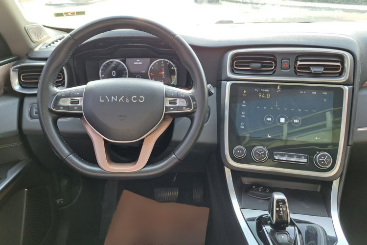 领克01 2017款 2.0T 两驱型Pro版中控内饰7004