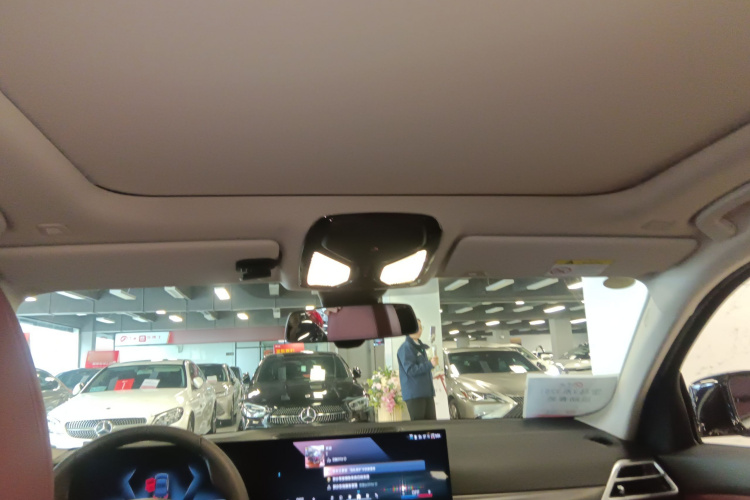 宝马3系 2025款 325i M运动套装中控内饰22