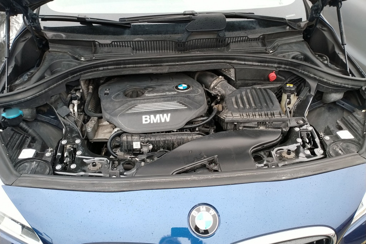 宝马2系多功能旅行车 2015款 218i 运动设计套装机舱底盘24