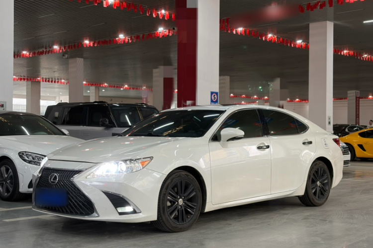 雷克萨斯ES 2014款 250 精英版车身外观1