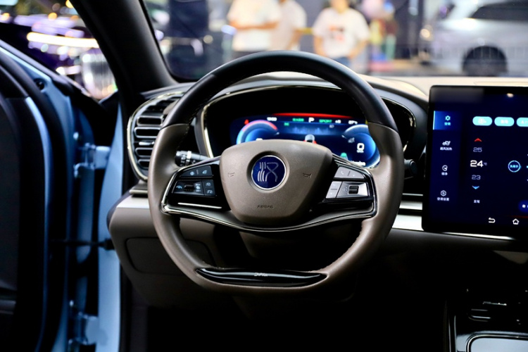 比亚迪 汉 2023款 EV 冠军版 506KM前驱尊贵型中控内饰7001