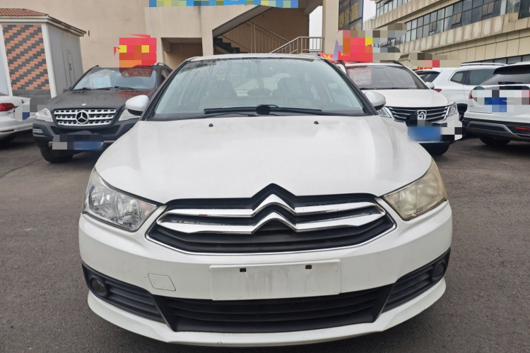 雪铁龙 世嘉 2013款 三厢 1.6L 自动品尚型车身外观2