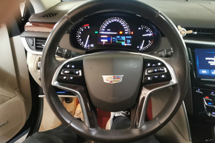 凯迪拉克XTS 2017款 28T 精英型中控内饰13
