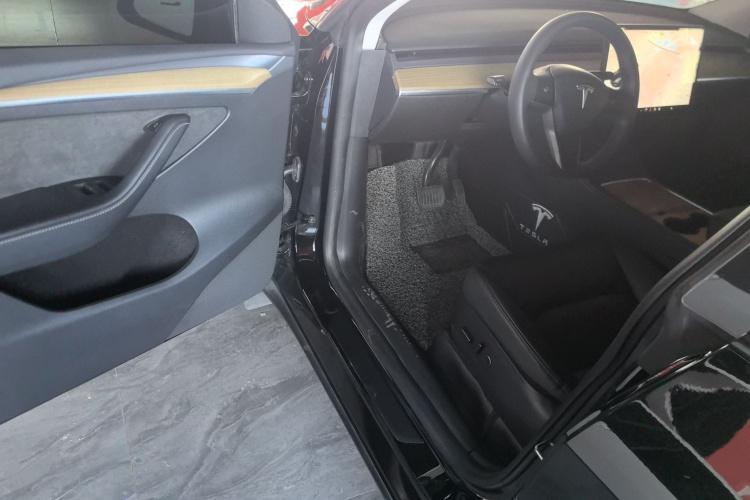 特斯拉 Model Y 2022款 改款 后轮驱动版中控内饰7003
