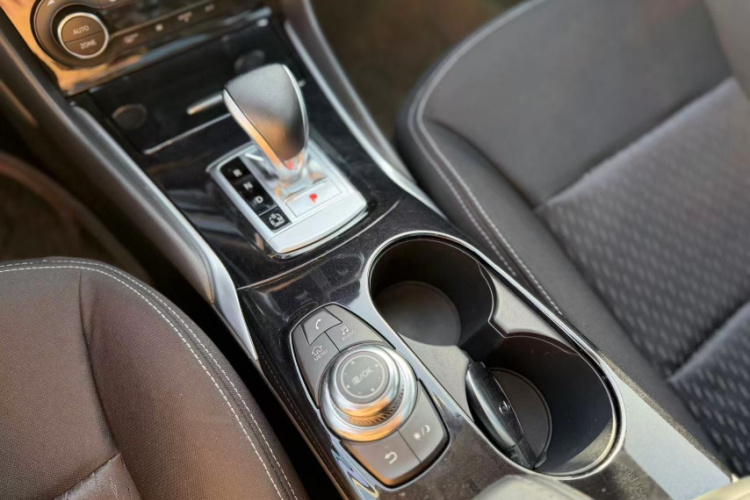 英菲尼迪QX30 2017款 1.6T 两驱运动版中控内饰7003