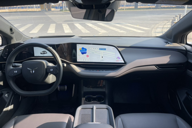 红旗EH7 2025款 640 四驱 智选版中控内饰7004