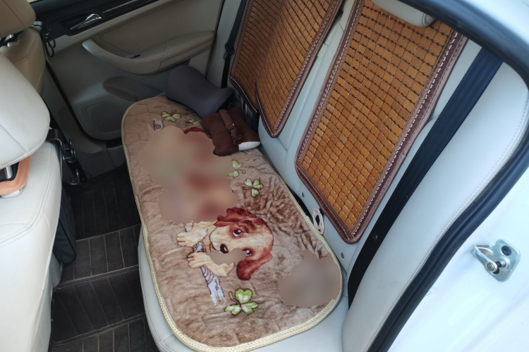 荣威360 2015款 1.5L 自动豪华版中控内饰21