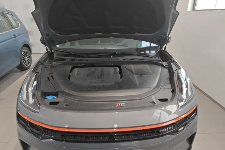 领克06 2020款 1.5T 耀Halo机舱底盘24