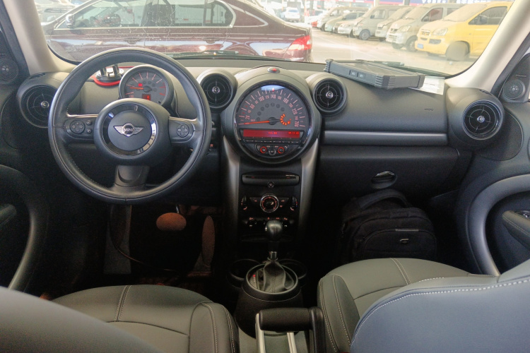 MINI Countryman 2016款 1.6T COOPER ALL4 Fun装备控中控内饰12