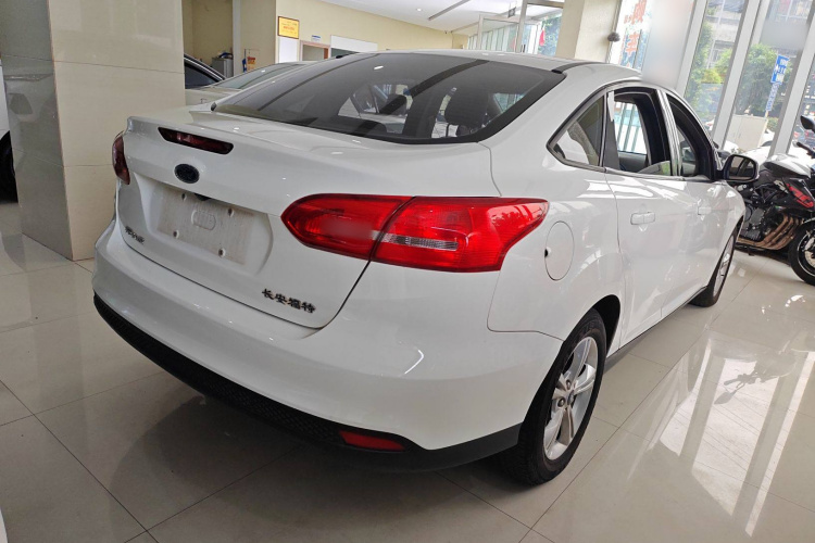 福特 福克斯 2018款 三厢经典 1.6L 自动舒适型智行版车身外观6005